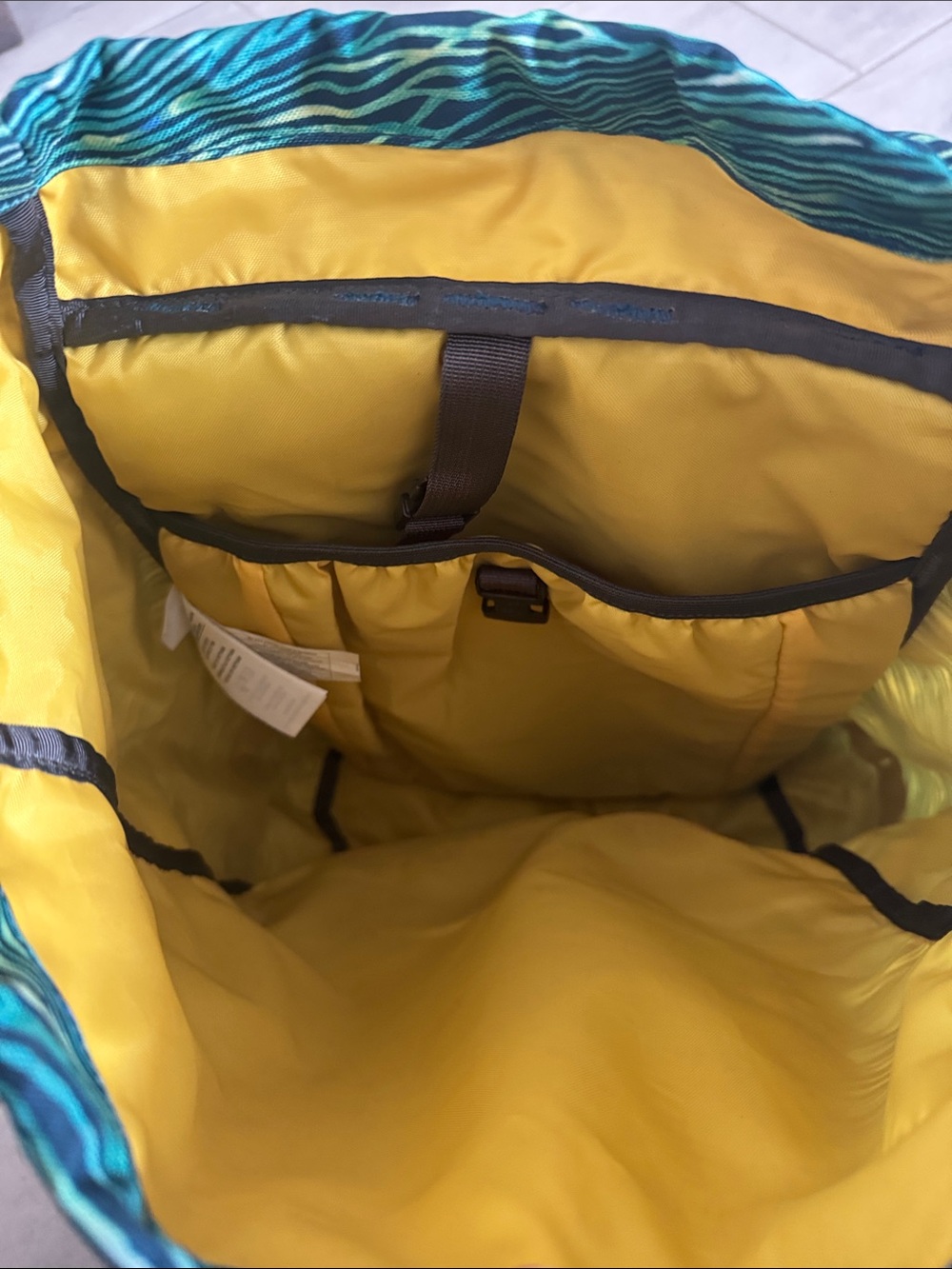 Patagonia Teal and Aqua Wave-Print Roll-Top Backpack - Picture 5 of 5